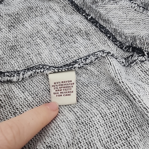 Mudd Round V-Neck Pullover Knit Sweater - Picture 4 of 5